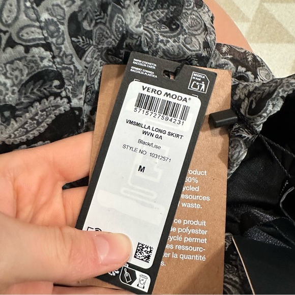 vero moda vmsmilla long skirt black/lise - Picture 3 of 3